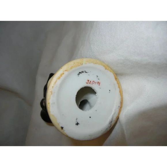 Vintage Figurine of man/boy in tunexdo and top hat playing‎ the clarinet, Japan - Picture 5 of 5